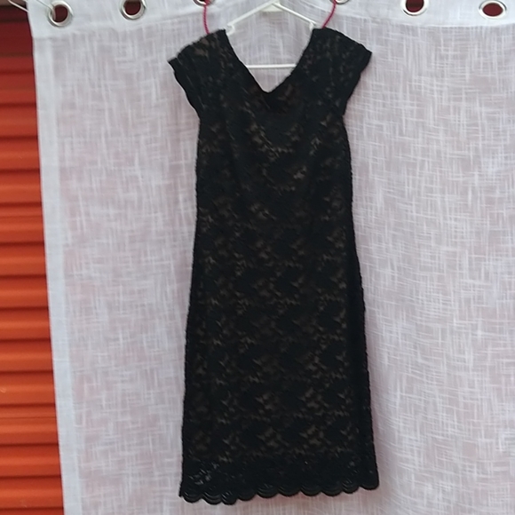 Woman's dress - Picture 1 of 3